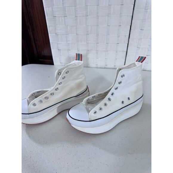 "MADDEN GIRL" White,Platform,High Tops,No Laces,Discolored-Browning,FINAL SALE!! - Picture 1 of 8